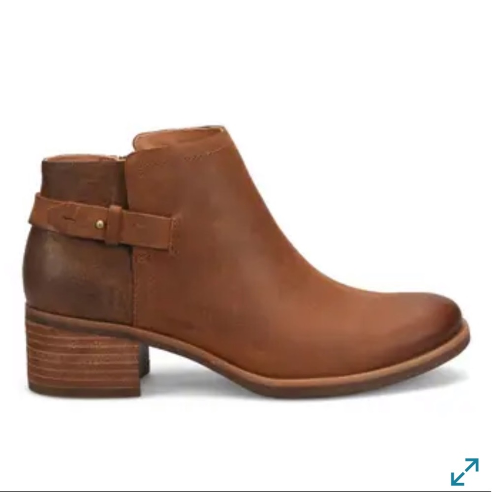 New Women’s Korks Ease ankle boots shoes 🥾 size 7 box 1